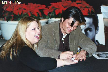Ever seen Chad blush??? There you go *lol*- he had to sign a thong...with high red cheeks ;-)